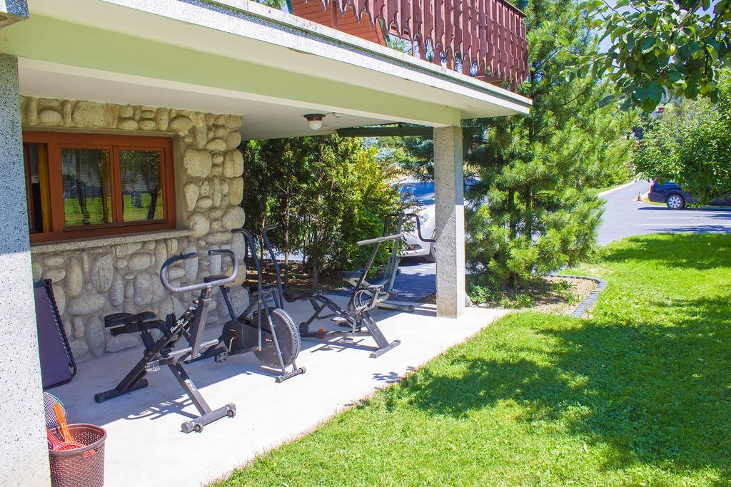Hacjenda - Apartamenty I Pokoje Goscinne Czarna Gora Exterior photo